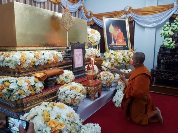 คณะสงฆ์อยุธยาบำเพ็ญกุศลสวดพระอภิธรรม หลวงพ่อเฉลิม เขมทสสี