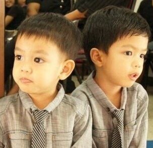 อัศจรรย์! ศิษย์รุ่นจิ๋ว วัดพระธรรมกาย 2 พี่น้องอายุ 6,8 ขวบ นำสวดธัมมจักกัปปวัตตนสูตร ปากเปล่าคล่องปรื๋อ