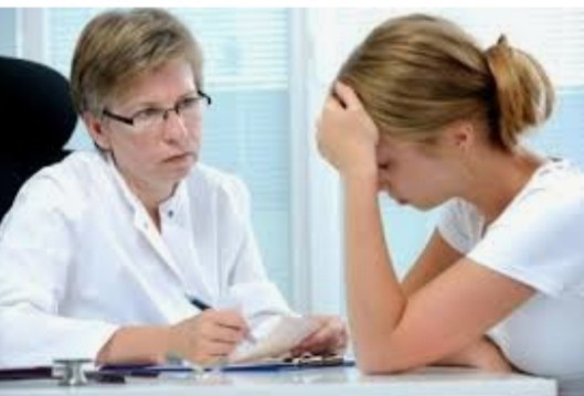 5 วิธีโน้มน้าวคนใกล้ชิดที่ป่วยเป็น"โรคซึมเศร้า"ไปพบจิตแพทย์ด้วยตนเอง