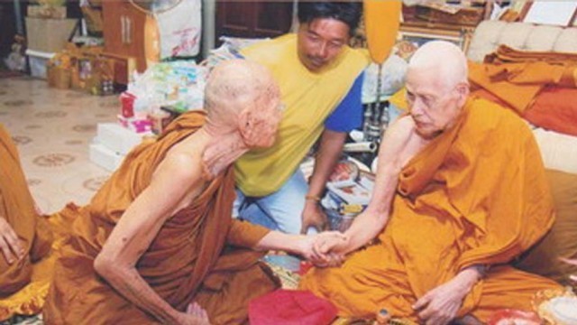 พบหลวงปู่ 5 แผ่นดินอายุ 102 ปี 2 เดือน 20 วัน 79 พรรษา อายุมากสุดรูปสุดท้ายของ จ.นครปฐม