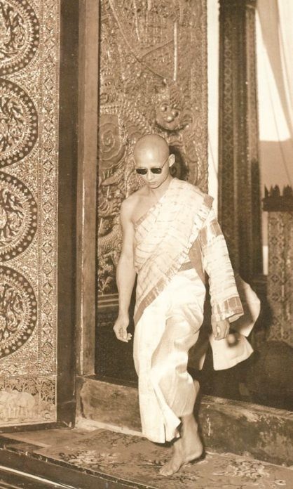 ย้อนประวัติศาสตร์พระบาทสมเด็จพระเจ้าอยู่หัวทรงผนวช