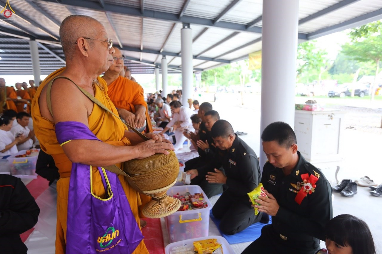 วัดพระธรรมกาย จัดพิธีถวายสังฆทานแด่คณะสงฆ์ภาคใต้