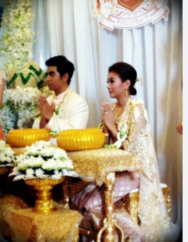 เปิดภาพ หมอพลอย ควาญช้างหญิง ในขบวนช้างแสดงความอาลัย 11 เชือก