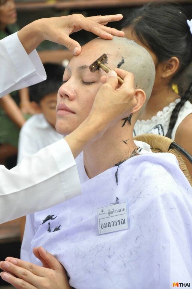 น้ำตาอาบแก้ม เอ็มมี่ แม็กซิม โกนหัวบวชชี!! แล้ววันนี้