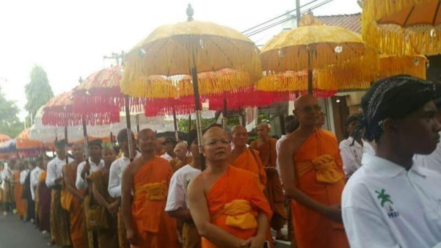 เทศกาลเฉลิมฉลอง "วิสาขบูชา" ใกล้       "มหาเจดีย์บุโรพุทโธ"ประเทศอินโดนีเซีย
