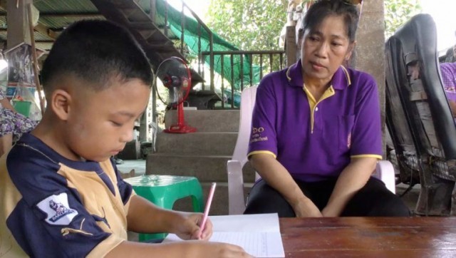 'น้องภูมิ' เด็ก 10 ขวบ เสียงสวรรค์ เด็กกตัญญูสู้ชีวิต จ.ชัยนาท