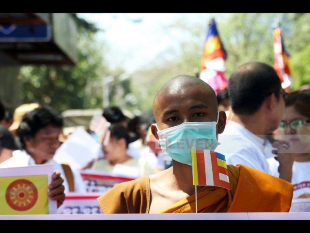 คณะสงฆ์พม่าเดินทางสถานทูตไทย ในประเทศพม่า เรียกร้องรัฐบาล หยุดใช้ม.44 กับ “วัดพระธรรมกาย”
