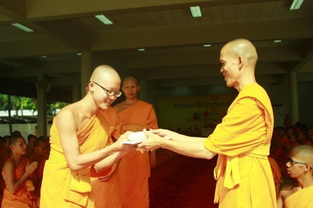 ๑๙ พ.ค. พิธีทรงตั้งเปรียญธรรม ๙ ประโยคและเปรียญธรรม ๖ ประโยค ณ วัดพระแก้ว