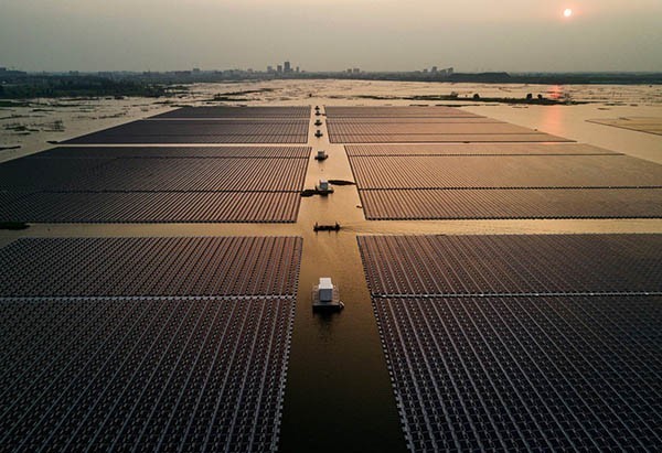 จีนล้ำ!! ฟาร์มพลังงานแสงอาทิตย์ลอยน้ำที่ใหญ่ที่สุดในโลก