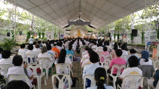 ศิษยานุศิษย์ธรรมกาย!!จัดงานสวดพระอภิธรรม "ผช.เภสัชกรสาว"..คนแห่ร่วมงานแน่น