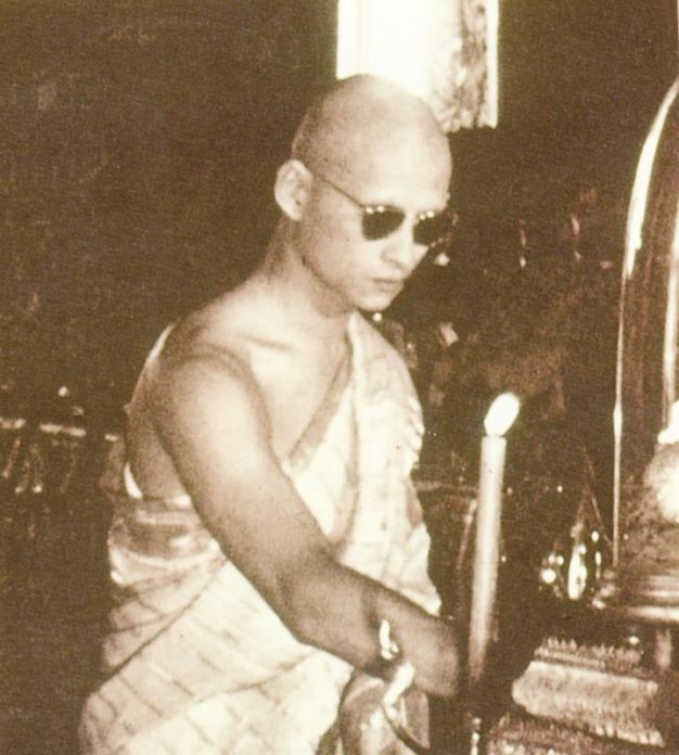 ย้อนประวัติศาสตร์พระบาทสมเด็จพระเจ้าอยู่หัวทรงผนวช