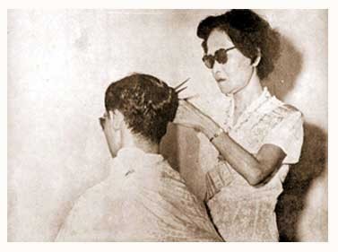 พระองค์ ทรงเป็น ดั่ง เทวดา...เดินดิน