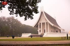 วัดพระธรรมกายที่ผมรู้จัก อะไรที่ทำให้ผมเปลี่ยนใจ ศ. ดร. สมภาร พรมทา ภาควิชาปรัชญา คณะอักษรศาสตร์ จุฬาลงกรณ์มหาวิทยาลัย