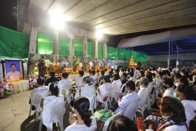ศิษยานุศิษย์ธรรมกาย!!จัดงานสวดพระอภิธรรม "ผช.เภสัชกรสาว"..คนแห่ร่วมงานแน่น