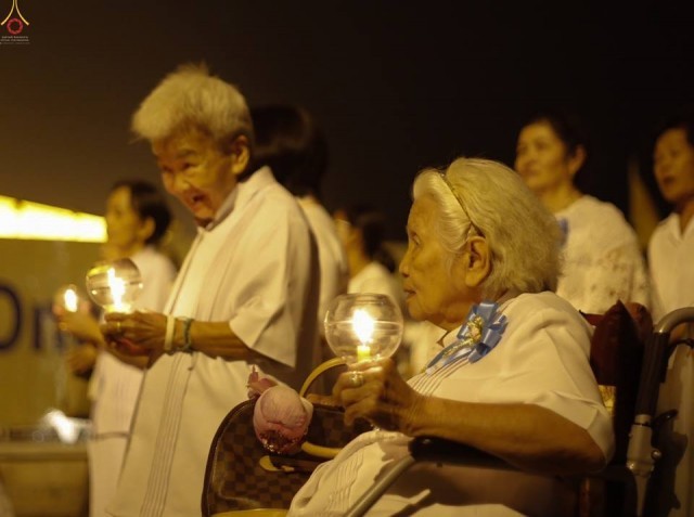 ประมวลภาพพิธีเวียนประทักษิณและปลูกต้นเบญจทรัพย์ เพื่อถวายเป็นพุทธบูชาในวันลอยกระทง