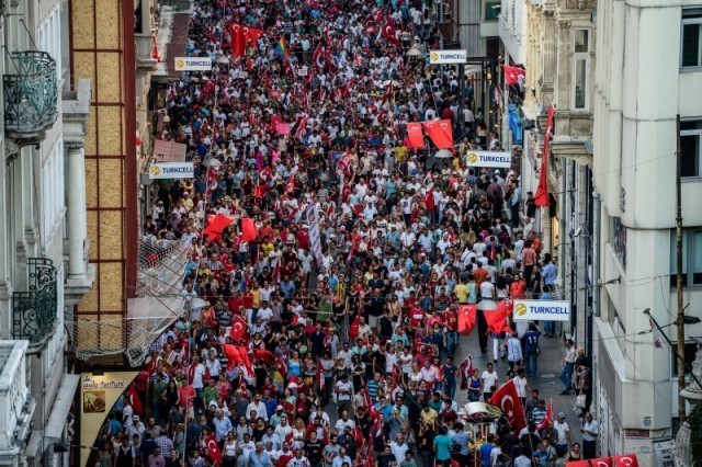 ชาวตุรกีชุมนุมใหญ่ต่อต้านการรัฐประหาร