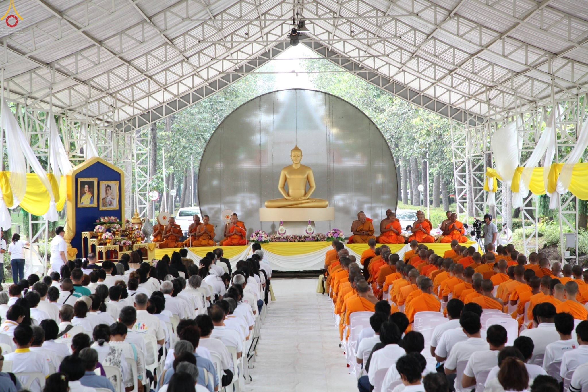 วัดพระธรรมกาย จัดพิธีเจริญพระพุทธมนต์เฉลิมพระเกียรติ รัชกาลที่ ๑๐