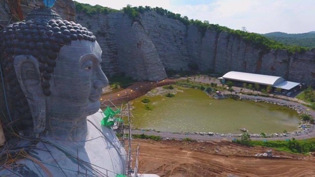เมืองไทยเมืองพุทธ มีพระพุทธรูปหินแกะสลักองค์ใหญ่มากที่ จ.สุพรรณบุรี