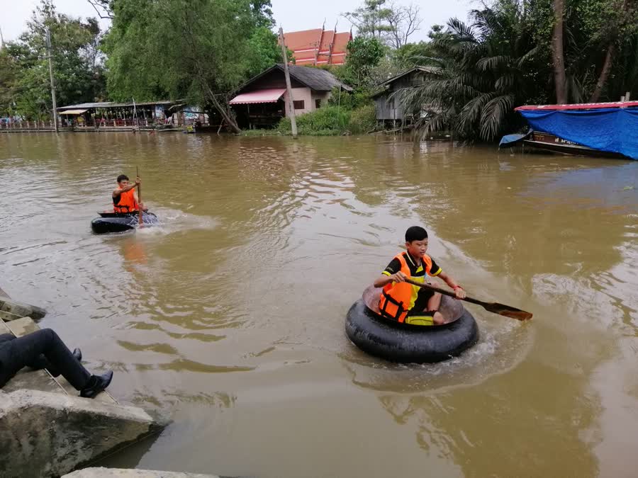 ผู้ว่าฯ สมุทรสงคราม เปิดการแข่งขันเรือพายพื้นบ้านสืบสานงานประเพณีลอยกระทง