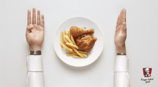 เผยความลับที่ว่า ทำไม KFC ถึงเปลี่ยนจากช้อนส้อมสแตนเลส มาเป็นช้อนส้อมพลาสติก!?