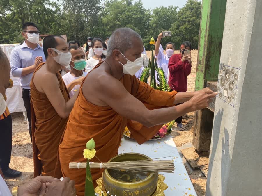 จังหวัดสุรินทร์ สรงน้ำหลวงพ่อหยกขาว และตอกเสาเข็มอุโบสถวัดป่าสมานมิตร