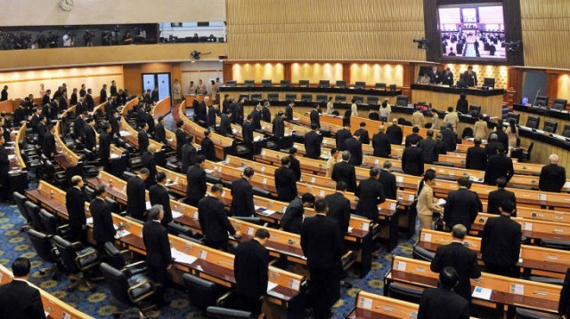 กรุงเทพโพลมอง กกต.ตรวจสอบคุณสมบัติ 9 รมต. สร้างข้อต่อรองเซ็ตซีโร่