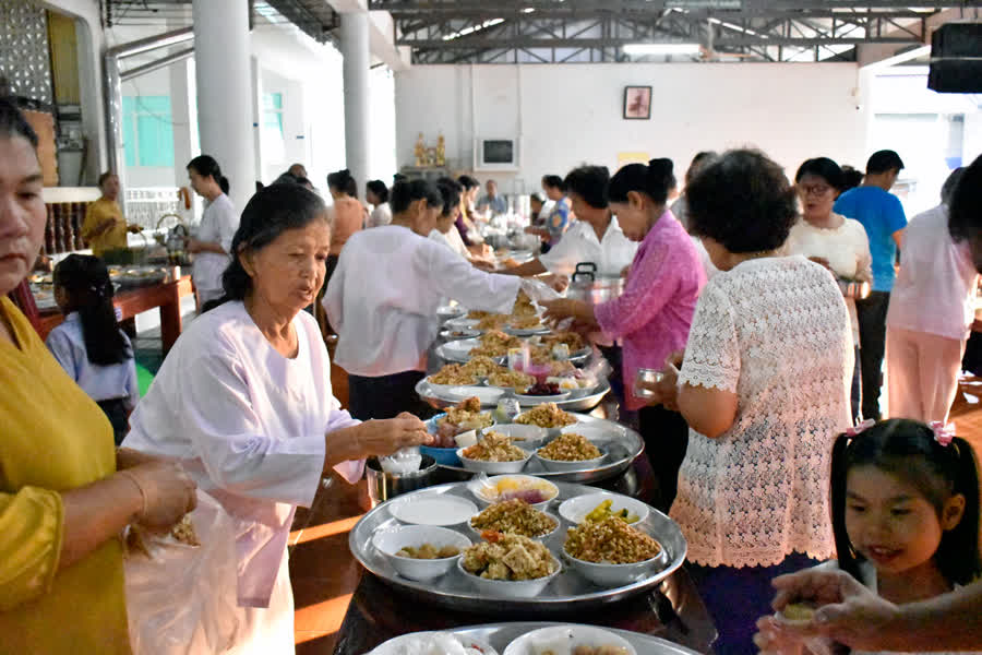 จ.ตราด จัดกิจกรรม “ผู้ว่าฯ พาเข้าวัด” นำข้าราชการเข้าวัดทำบุญร่วมประชาชน ในทุกวันพระ