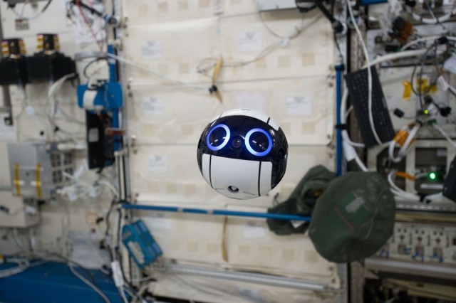 Int-Ball โดรนตาคู่ดวงโตๆ หนึ่งในสมาชิกสุดแสนน่ารัก บนสถานีอวกาศนานาชาติ
