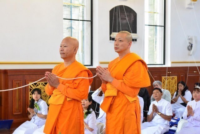 พิธีอัญเชิญองค์พระประธานเพื่อประดิษฐาน ณ อุโบสถ  วัดพุทธนิวคาสเซิล ประเทศอังกฤษ