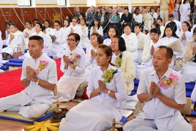 พิธีอัญเชิญองค์พระประธานเพื่อประดิษฐาน ณ อุโบสถ  วัดพุทธนิวคาสเซิล ประเทศอังกฤษ