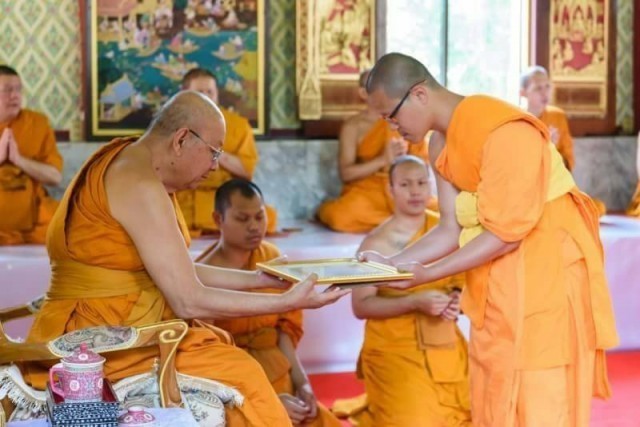 เจ้าคณะจังหวัดปทุมธานี ประธานพิธีมอบตราตั้งและวุฒิบัตร คณะสงฆ์ปทุมธานี