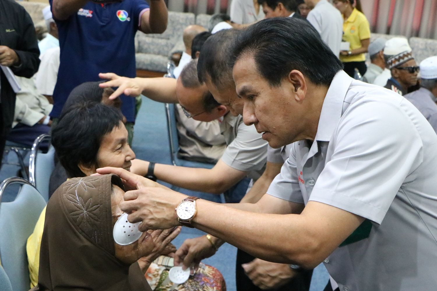 ครบ 118 ปีวันคล้ายวันพระราชสมภพสมเด็จย่า ร.พ.นราธิวาสฯผ่าตัดต้อกระจกแก่ผู้ป่วยกว่า 200 ราย