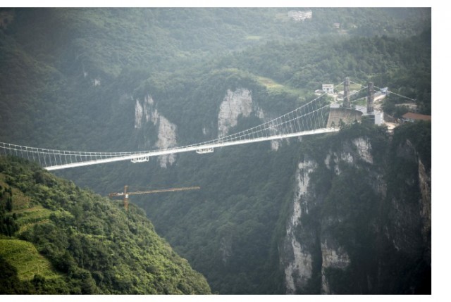 เปิดแล้ว!!จีนเปิดสะพาน"พื้นกระจกใส"ที่สูงและยาวที่สุดในโลก