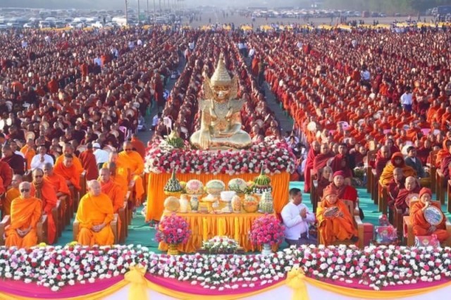 เมียนมาร์ - ไทย ร่วมสืบสานพุทธประเพณีตักบาตรของชาวพุทธ เชื่อมความสัมพันธ์ของทั้งสองประเทศ