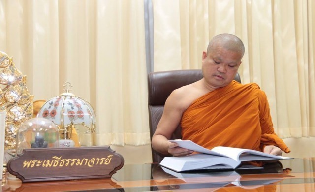 เสียง..จากชาวพุทธ "อย่าโหมฟืนเร่งไฟจนเกินไป เพราะเชื้อไฟอาจลุกลามทั่วผืนแผ่นดิน จนดับไม่ได้"