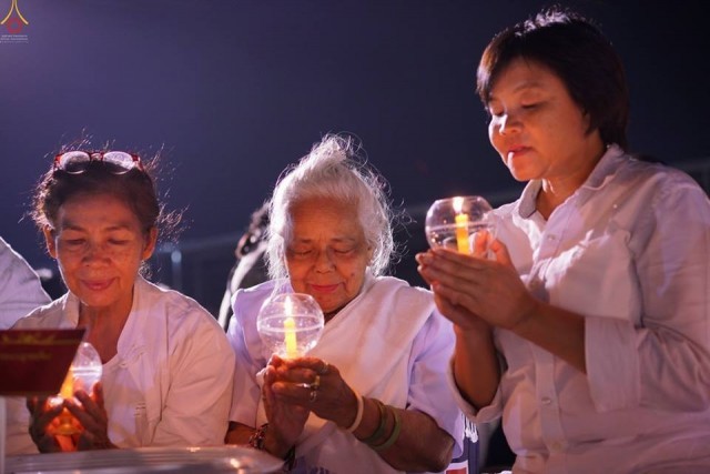 ประมวลภาพพิธีเวียนประทักษิณและปลูกต้นเบญจทรัพย์ เพื่อถวายเป็นพุทธบูชาในวันลอยกระทง