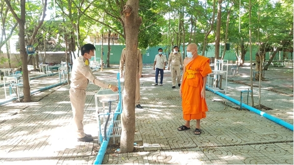 นายก ทต.บางหญ้าแพรก สนับสนุนการตั้งโรงพยาบาลสนามหลังเตียงผู้ป่วยโควิดเต็ม