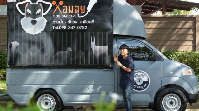 อภิญญา จินโน ผู้สร้างสรรค์รถอาบน้ำ-ตัดแต่งขนสัตว์เคลื่อนที่ ภายใต้แบรนด์“หอมฉุย DOG DAY CARE"