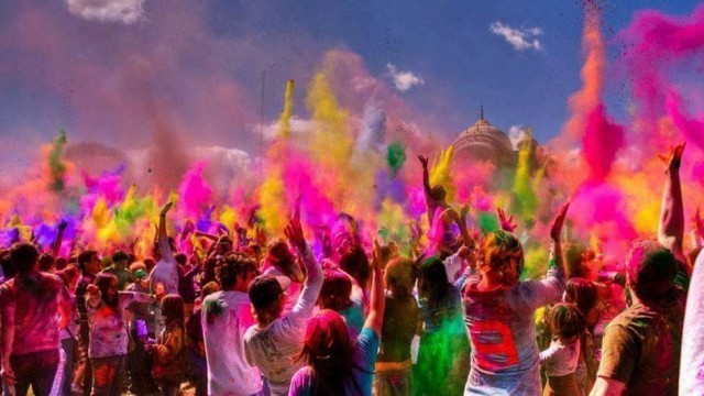 เทศกาลโฮลี (Holi Festival) เทศกาลแห่งสีสันที่อินเดีย