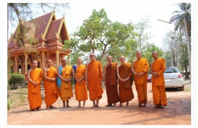 ครูสอนภาษาชาวอังกฤษเลื่อมใสพุทธศาสนาออกบวชศึกษาธรรมะหวังเป็นชาวพุทธที่ดีต่อไป