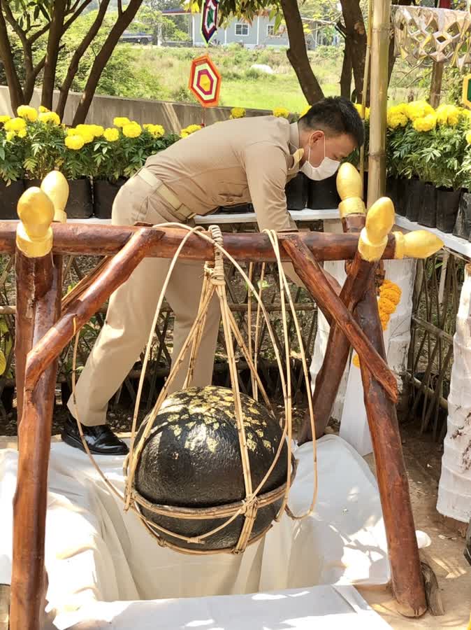 นายอำเภอด่านซ้าย ประกอบพิธีปักเขตพระราชทานวิสุงคามสีมา ณ วัดศรีชมภู