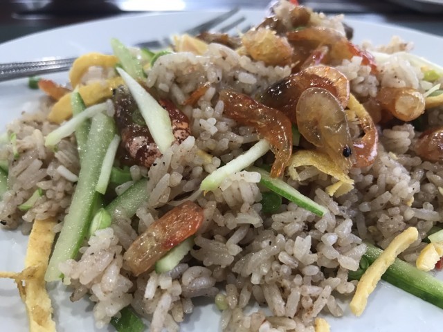 ข้าวคลุกกะปิกับหมูฮ้อง หมูนุ่ม รสหวานเค็ม พอดีคำ