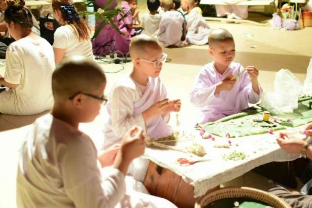 ร้อยมาลัย ร้อยใจ ร้อยธรรม