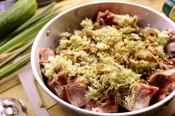 "ซี่โครงหมูย่างตะไคร้" เมนูเคี้ยวเพลิน รับหน้าฝน!!