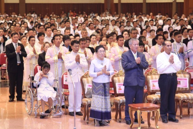 น่าชื่นชม !!  หญิงสาวนั่งรถเข็น มุมานะจนเรียนจบ "มจร"