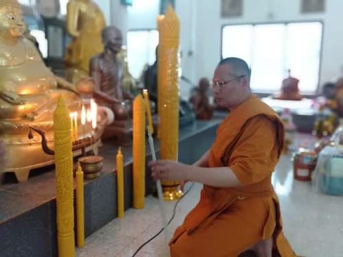 มจร.หนองคาย และญาติโยม ผู้มีจิตศรัทธา ร่วมกันทำบุญถวายเทียน 9 วัด