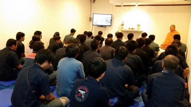 คณะกัลยาณมิตรชาวอ.บางพลี รวมใจสวดธรรมจักร ทั้งที่ศูนย์ปฏิบัติธรรมและที่โรงงานต้นบุญต้นแบบ