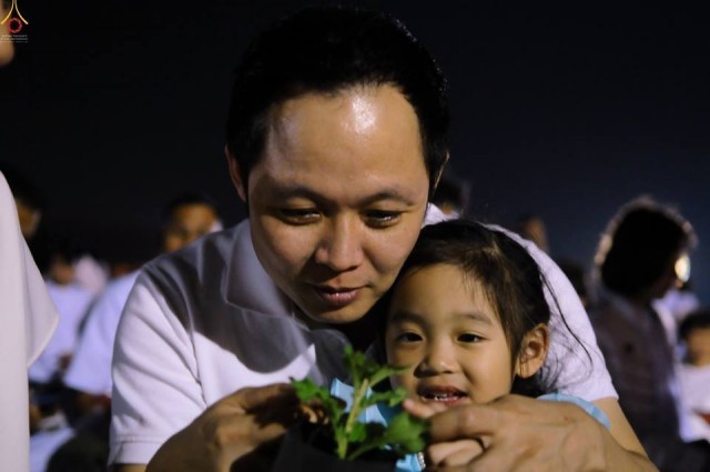 ประมวลภาพพิธีเวียนประทักษิณและปลูกต้นเบญจทรัพย์ เพื่อถวายเป็นพุทธบูชาในวันลอยกระทง