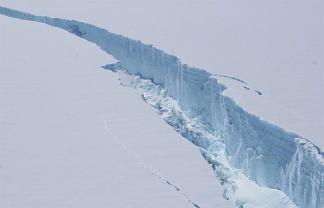 พบภูเขาน้ำแข็งหนักขนาดล้านล้านตัน แยกตัวออกจากทวีปแอนตาร์กติกา