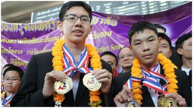 นักเรียนไทยแข่งคณิตศาสตร์โอลิมปิกที่สาธารณรัฐฟิลิปปินส์ กวาด 53 เหรียญ กลับถึงไทยแล้ว !!